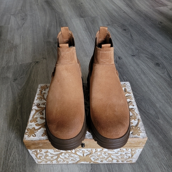 UGG Skyview Classic Pull-on Suede Boot main image 8